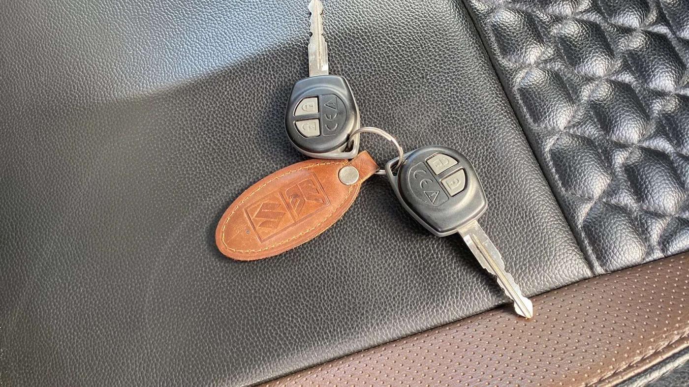 2022 Maruti BREZZA VXI SMART HYBRID, Petrol, Manual, 23,201 km, Key Close Up