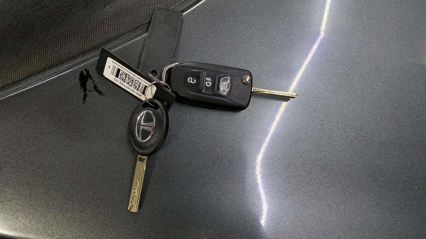 2020 Tata Tiago XZ PLUS PETROL, Petrol, Manual, 20,116 km, Key Close Up