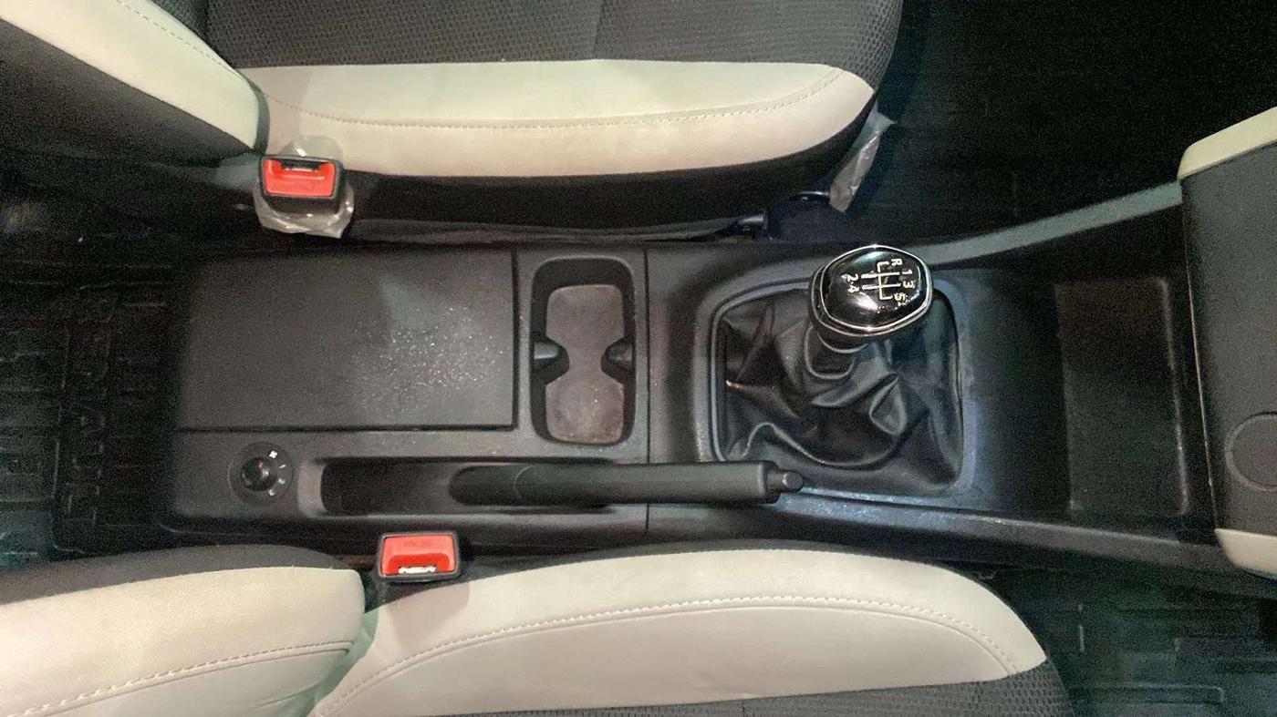 2019 Renault TRIBER RXT, Petrol, Manual, 45,687 km, Gear Lever