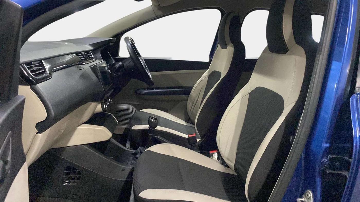 2019 Renault TRIBER RXT, Petrol, Manual, 45,687 km, Right Side Front Door Cabin