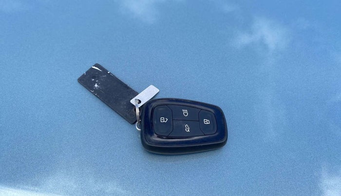 2023 Tata PUNCH CREATIVE  MT, Petrol, Manual, 3,197 km, Key Close Up