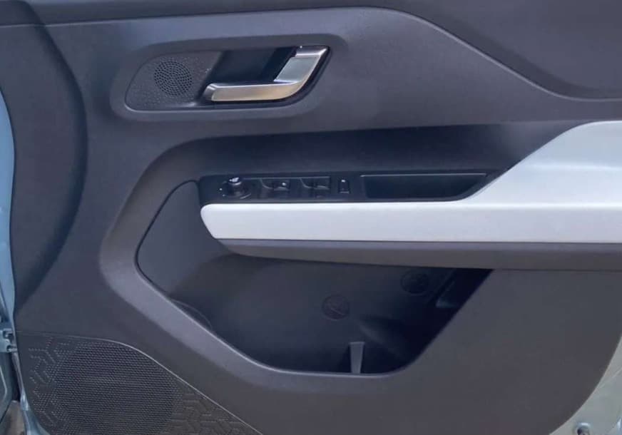 2023 Tata PUNCH CREATIVE  MT, Petrol, Manual, 3,197 km, Driver Side Door Panels Control