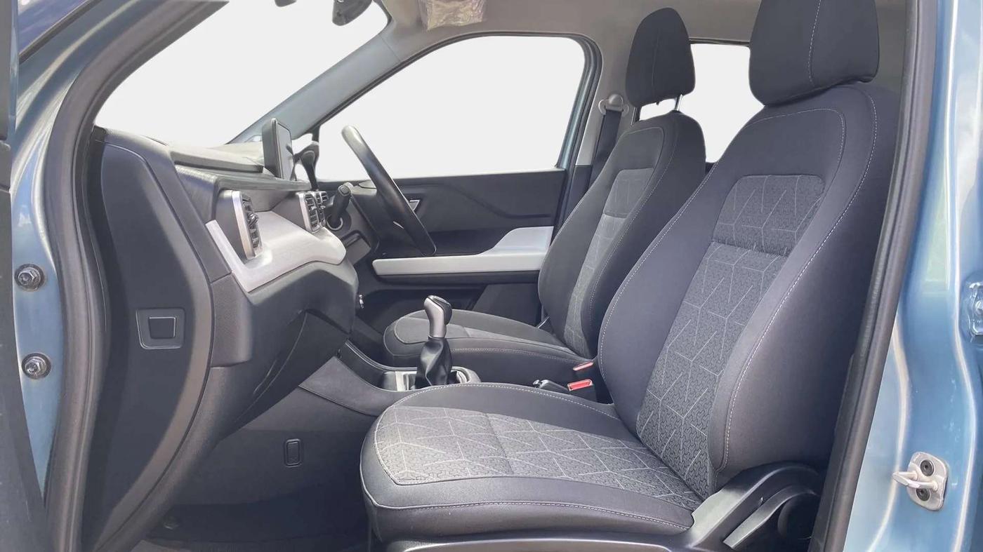 2023 Tata PUNCH CREATIVE  MT, Petrol, Manual, 3,197 km, Right Side Front Door Cabin