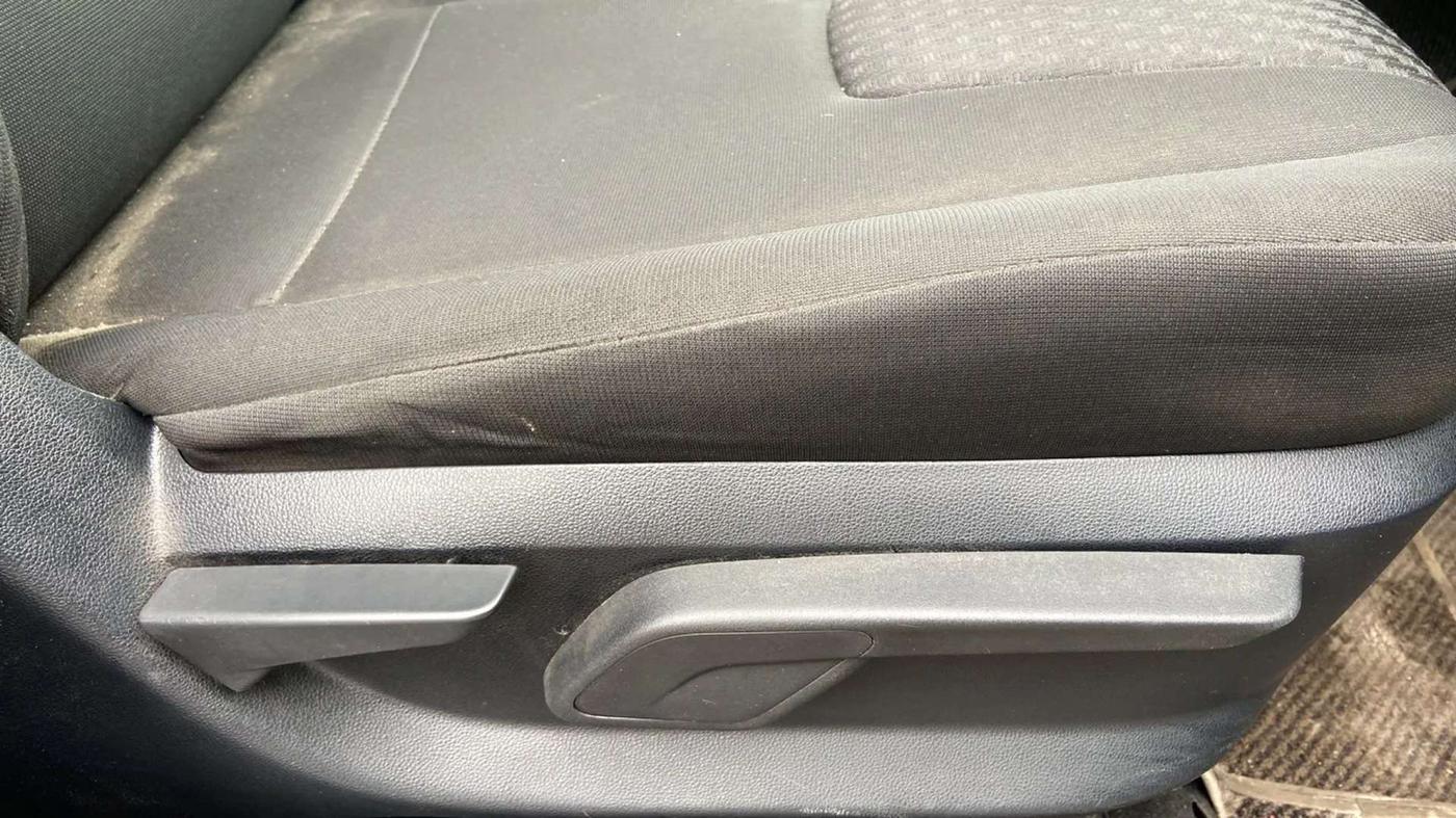 2018 Mahindra KUV 100 NXT K8 P 6 STR, Petrol, Manual, 34,523 km, Driver Side Adjustment Panel