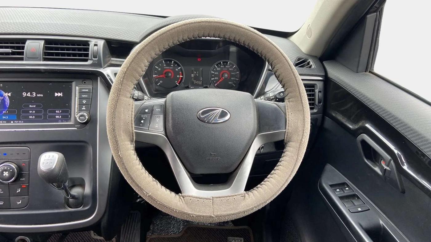 2018 Mahindra KUV 100 NXT K8 P 6 STR, Petrol, Manual, 34,523 km, Steering Wheel Close Up
