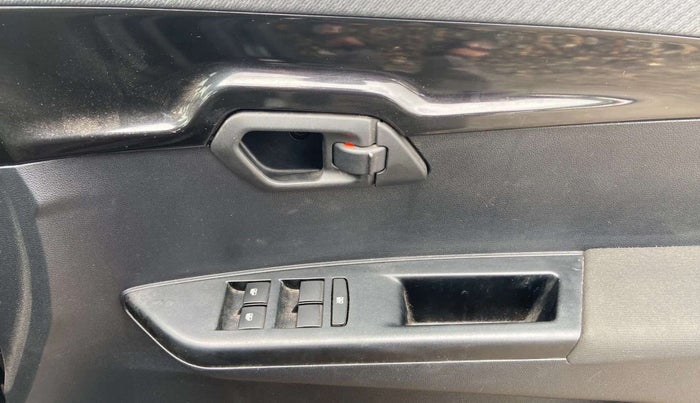 2018 Mahindra KUV 100 NXT K8 P 6 STR, Petrol, Manual, 34,523 km, Driver Side Door Panels Control