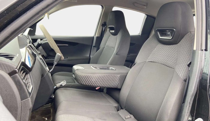 2018 Mahindra KUV 100 NXT K8 P 6 STR, Petrol, Manual, 34,523 km, Right Side Front Door Cabin