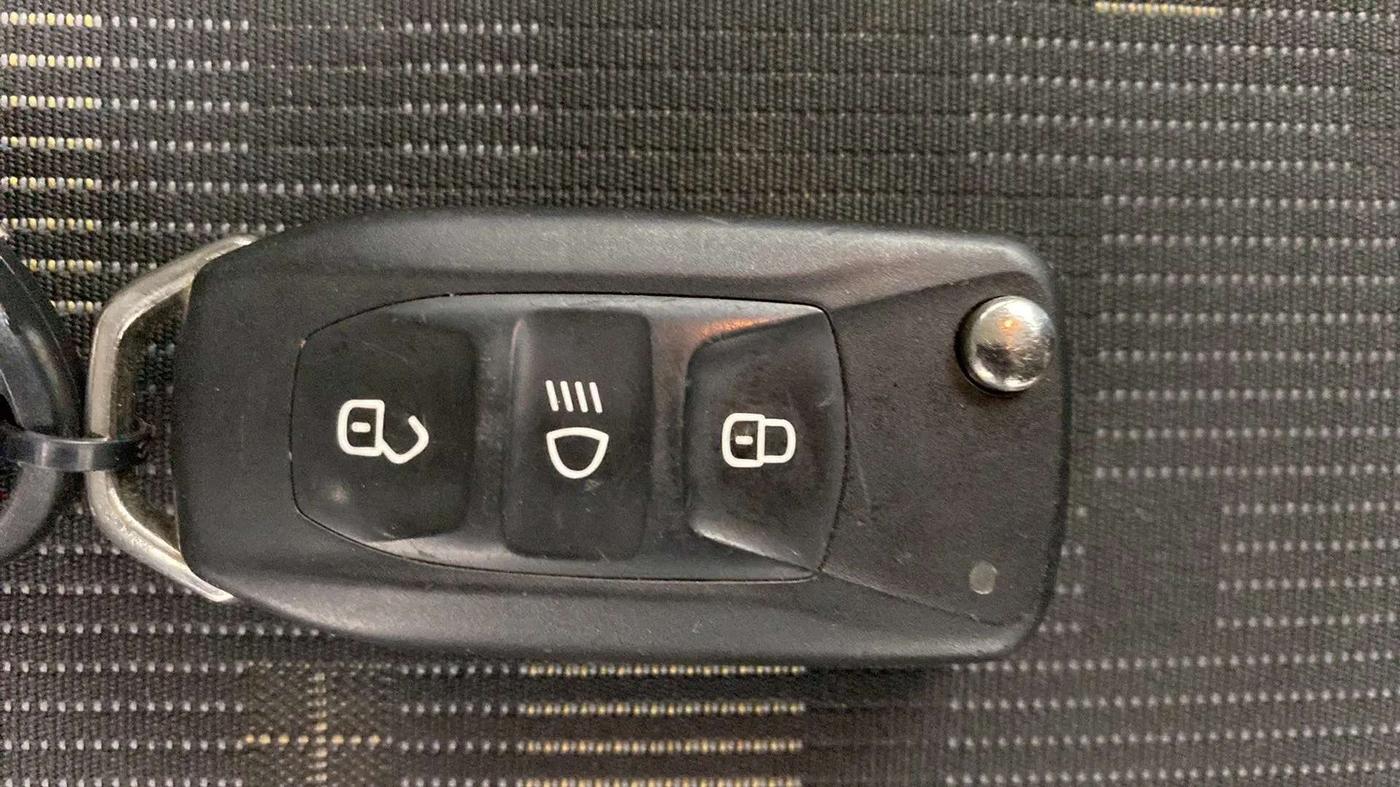 2022 Tata PUNCH ADVENTURE CAMO MT, Petrol, Manual, 10,493 km, Key Close Up