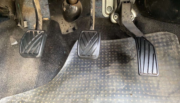 2014 Maruti Swift VDI, Diesel, Manual, 1,08,718 km, Pedals