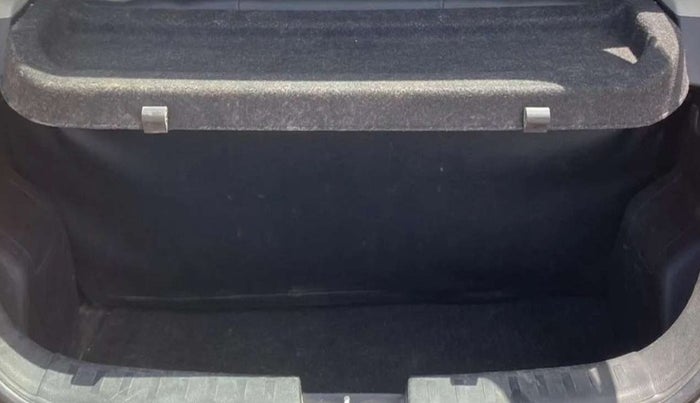 2014 Maruti Swift VDI, Diesel, Manual, 1,08,718 km, Boot Inside