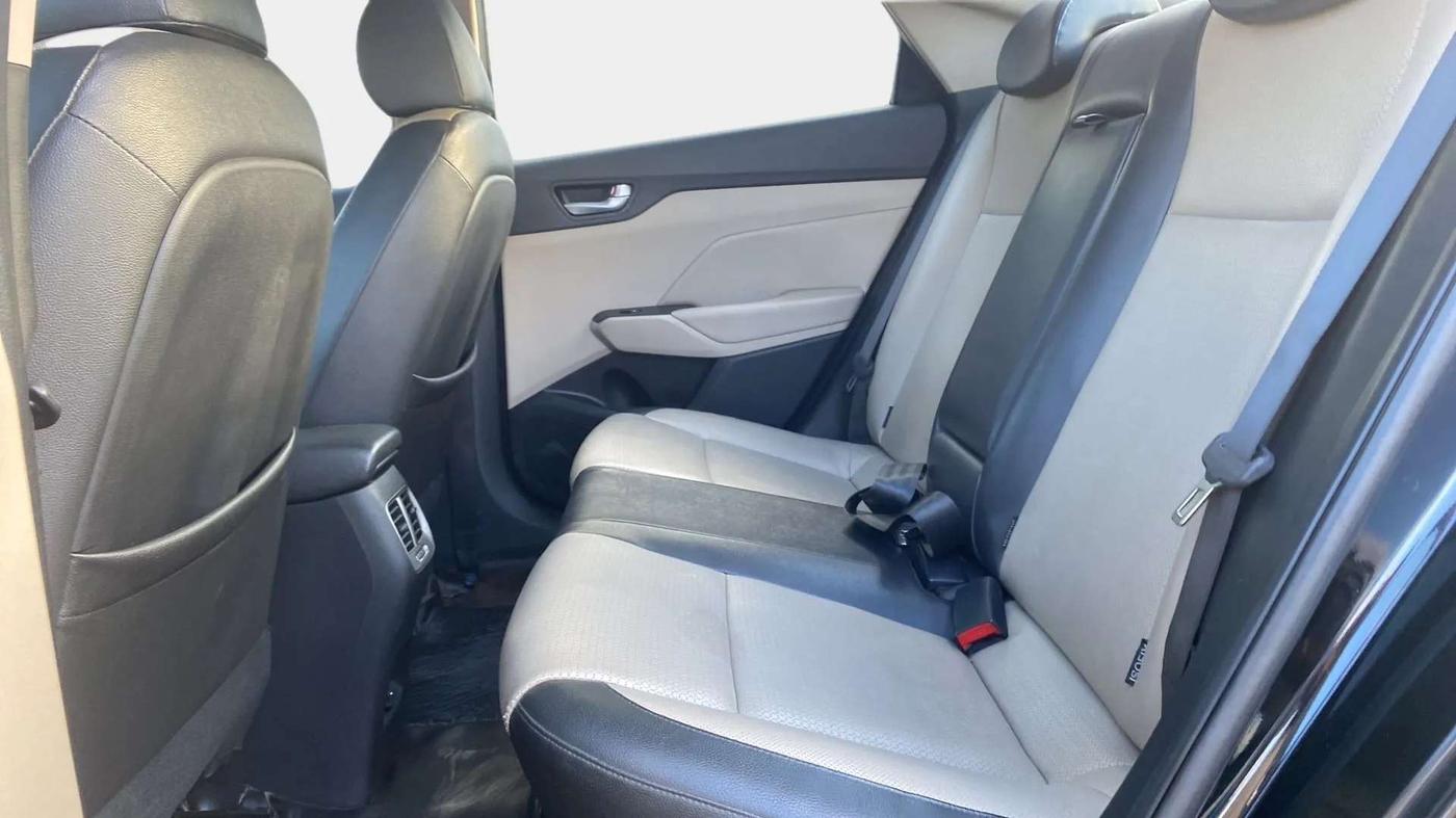 2017 Hyundai Verna 1.6 VTVT SX (O) AT, Petrol, Automatic, 78,579 km, Right Side Rear Door Cabin