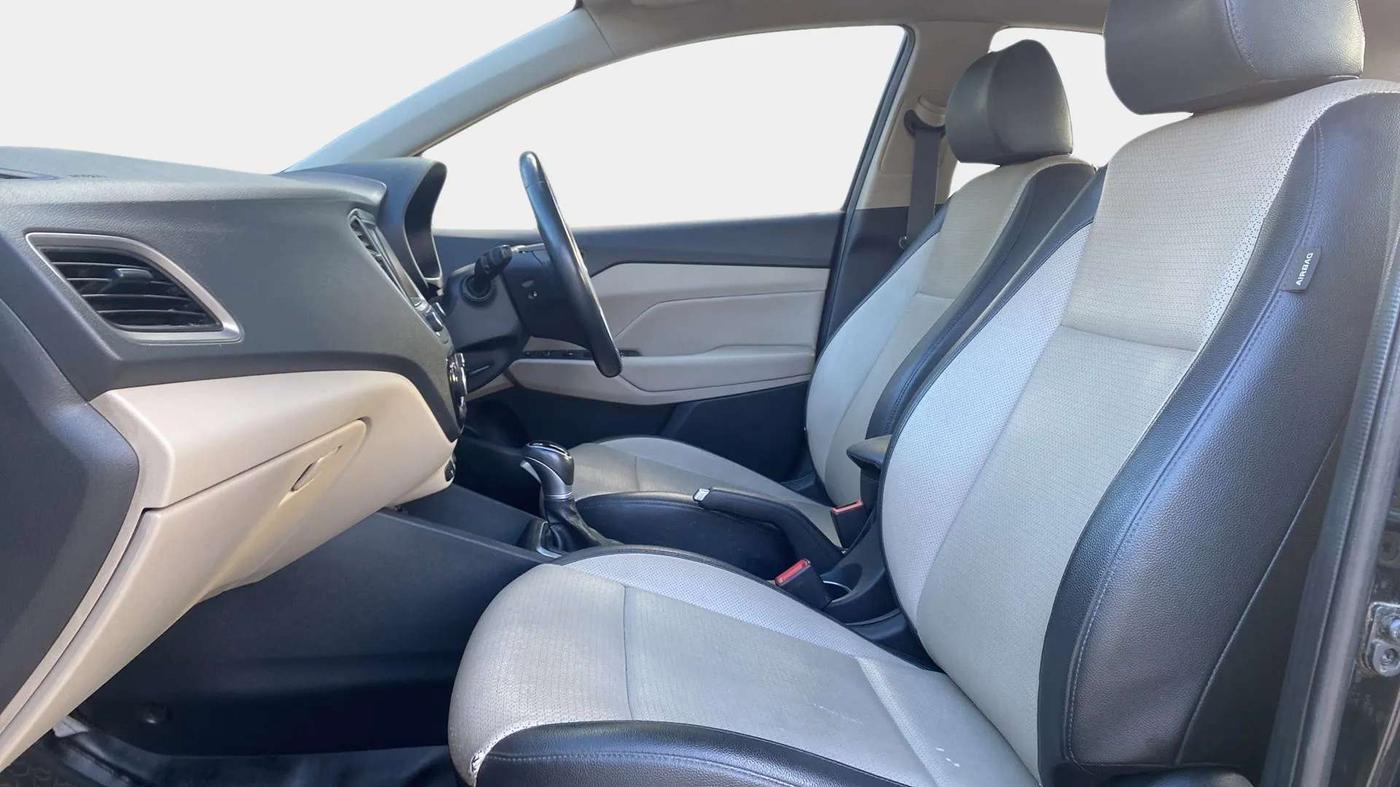 2017 Hyundai Verna 1.6 VTVT SX (O) AT, Petrol, Automatic, 78,579 km, Right Side Front Door Cabin