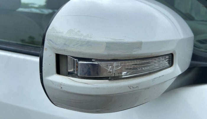 2013 Maruti Ertiga VXI, Petrol, Manual, 53,215 km, Right rear-view mirror - Indicator light has minor damage