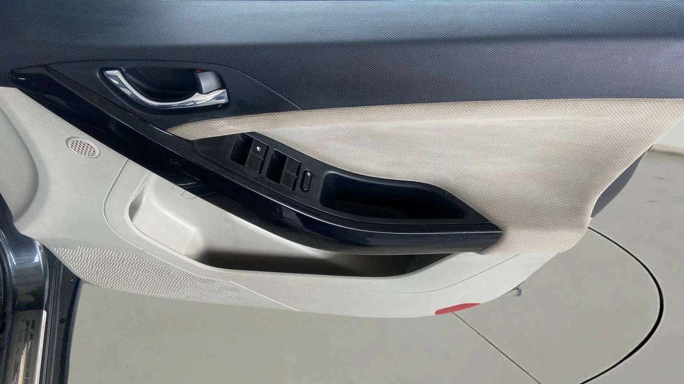 2020 Tata NEXON XZ PLUS (O) DIESEL, Diesel, Manual, 69,814 km, Driver Side Door Panels Control