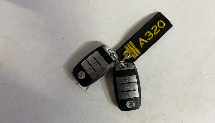 2022 KIA SONET HTK PLUS 1.5, Diesel, Manual, 54,780 km, Key Close Up