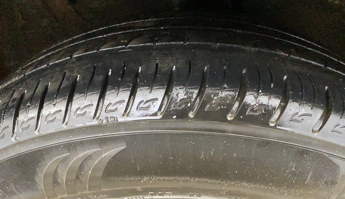 2022 KIA SONET HTK PLUS 1.5, Diesel, Manual, 54,780 km, Right Front Tyre Tread