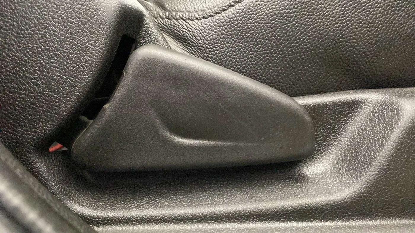 2019 Renault Kwid RXT 1.0 (O), Petrol, Manual, 13,838 km, Driver Side Adjustment Panel