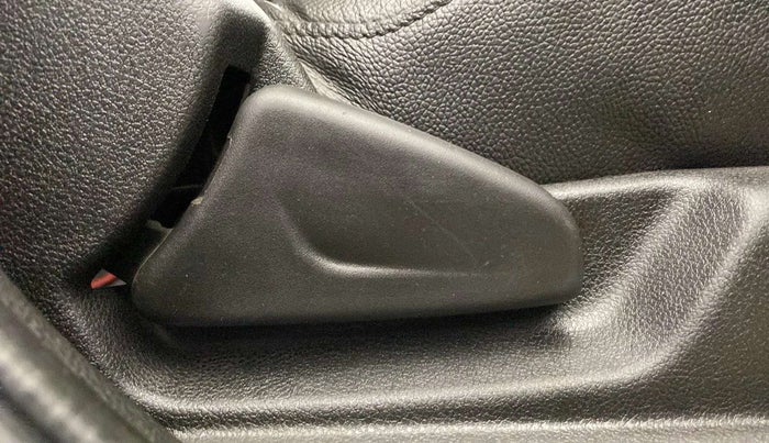 2019 Renault Kwid RXT 1.0 (O), Petrol, Manual, 13,838 km, Driver Side Adjustment Panel