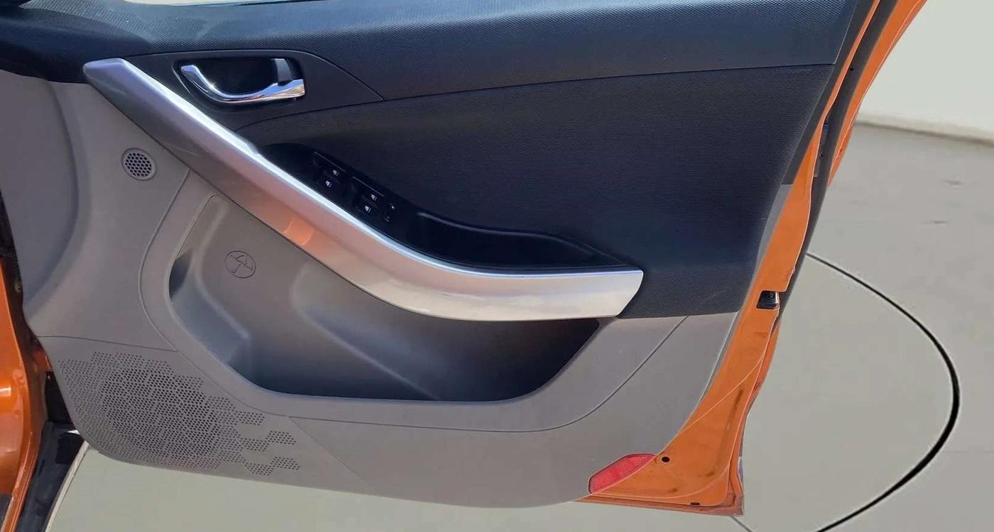 2018 Tata NEXON XZ PLUS PETROL, Petrol, Manual, 57,207 km, Driver Side Door Panels Control