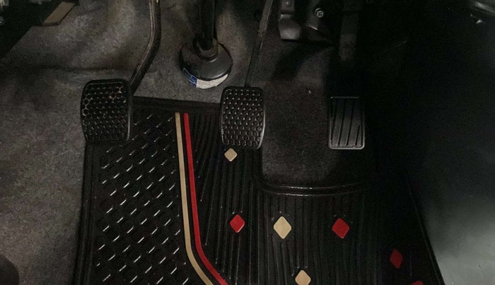 2021 Maruti Eeco 5 STR AC CNG, CNG, Manual, 41,563 km, Pedals