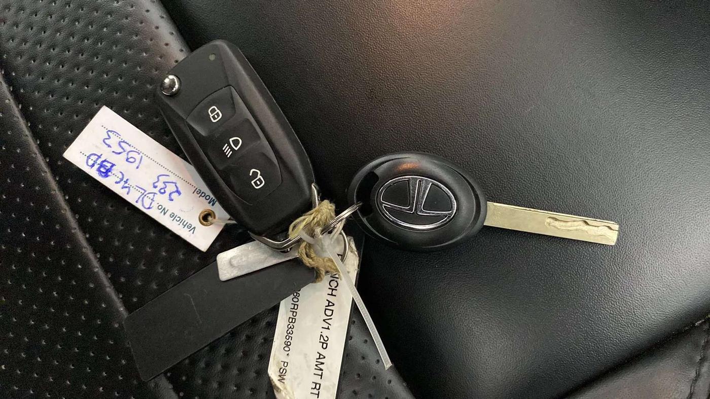 2024 Tata PUNCH ADVENTURE AMT, Petrol, Automatic, 11,820 km, Key Close Up