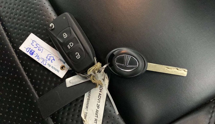 2024 Tata PUNCH ADVENTURE AMT, Petrol, Automatic, 11,820 km, Key Close Up