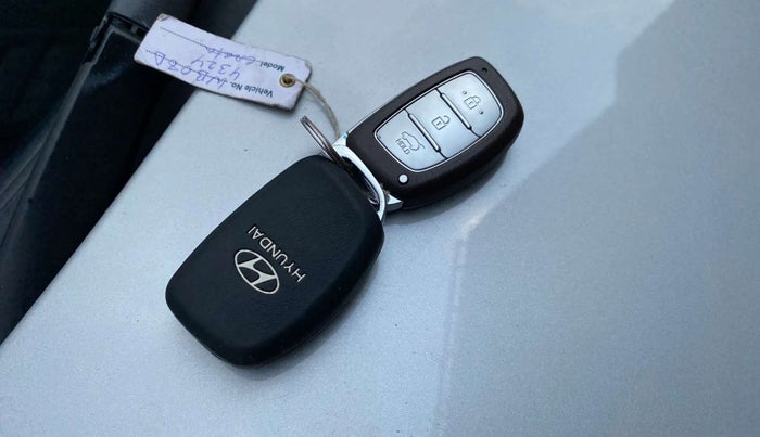 2017 Hyundai Creta SX PLUS AT 1.6 PETROL, Petrol, Automatic, 30,366 km, Key Close Up