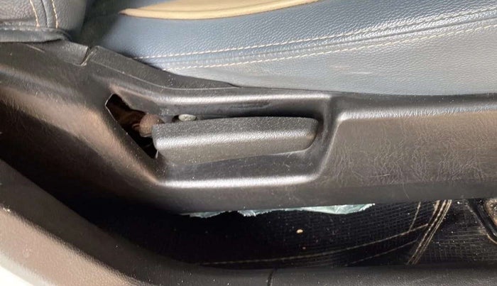 2019 Maruti Alto LXI, Petrol, Manual, 39,085 km, Driver Side Door Panels Control