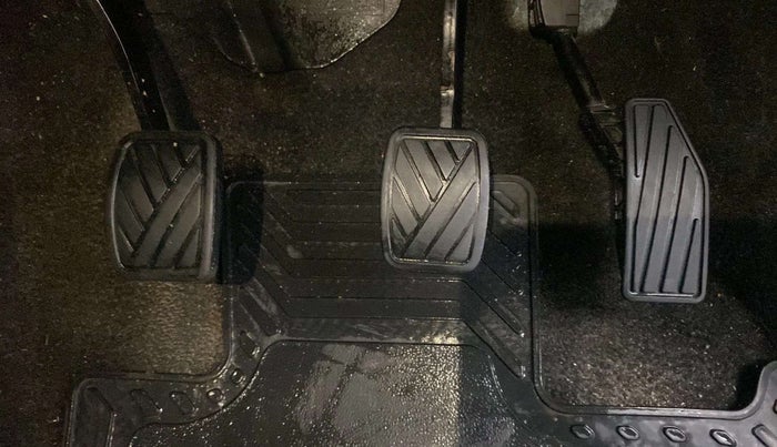2019 Maruti XL6 ALPHA MT, Petrol, Manual, 26,592 km, Pedals