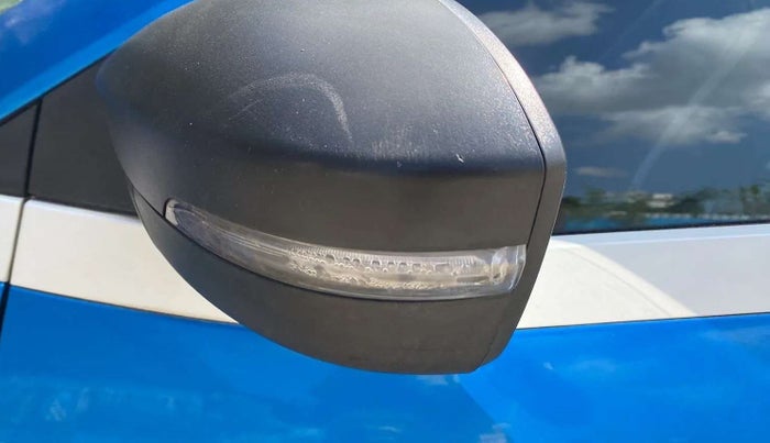 2018 Tata NEXON XM PETROL, Petrol, Manual, 32,777 km, Left rear-view mirror - Indicator light has minor damage