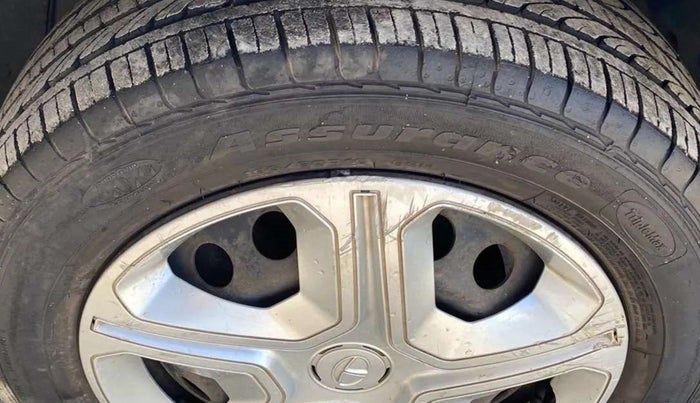 2018 Tata NEXON XM PETROL, Petrol, Manual, 32,777 km, Left front tyre - Minor crack