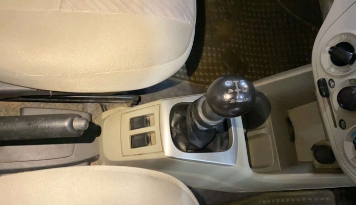 2017 Maruti Alto K10 VXI, Petrol, Manual, 98,968 km, Gear lever - Boot cover slightly torn