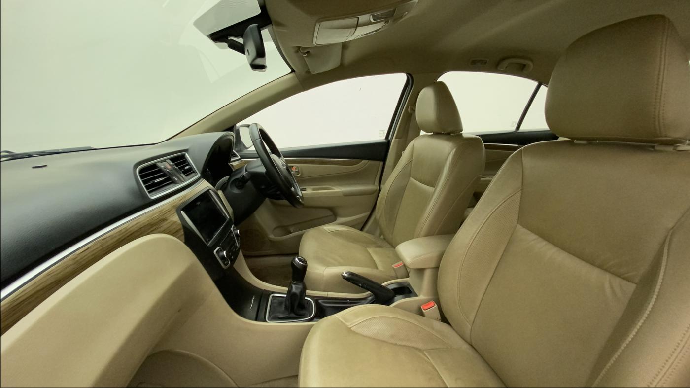 2019 Maruti Ciaz ALPHA 1.5 SHVS PETROL, Petrol, Manual, 43,374 km, Right Side Front Door Cabin