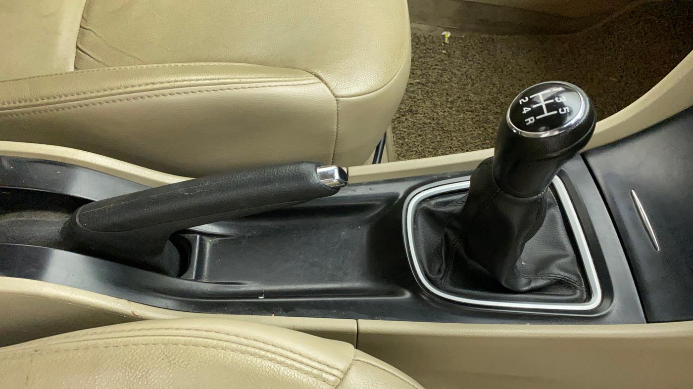 2019 Maruti Ciaz ALPHA 1.5 SHVS PETROL, Petrol, Manual, 43,374 km, Gear Lever