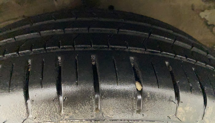 2019 Maruti Ciaz ALPHA 1.5 SHVS PETROL, Petrol, Manual, 43,374 km, Left Front Tyre Tread