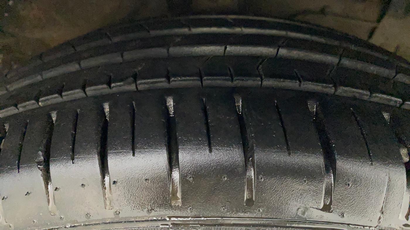 2019 Maruti Ciaz ALPHA 1.5 SHVS PETROL, Petrol, Manual, 43,374 km, Right Front Tyre Tread