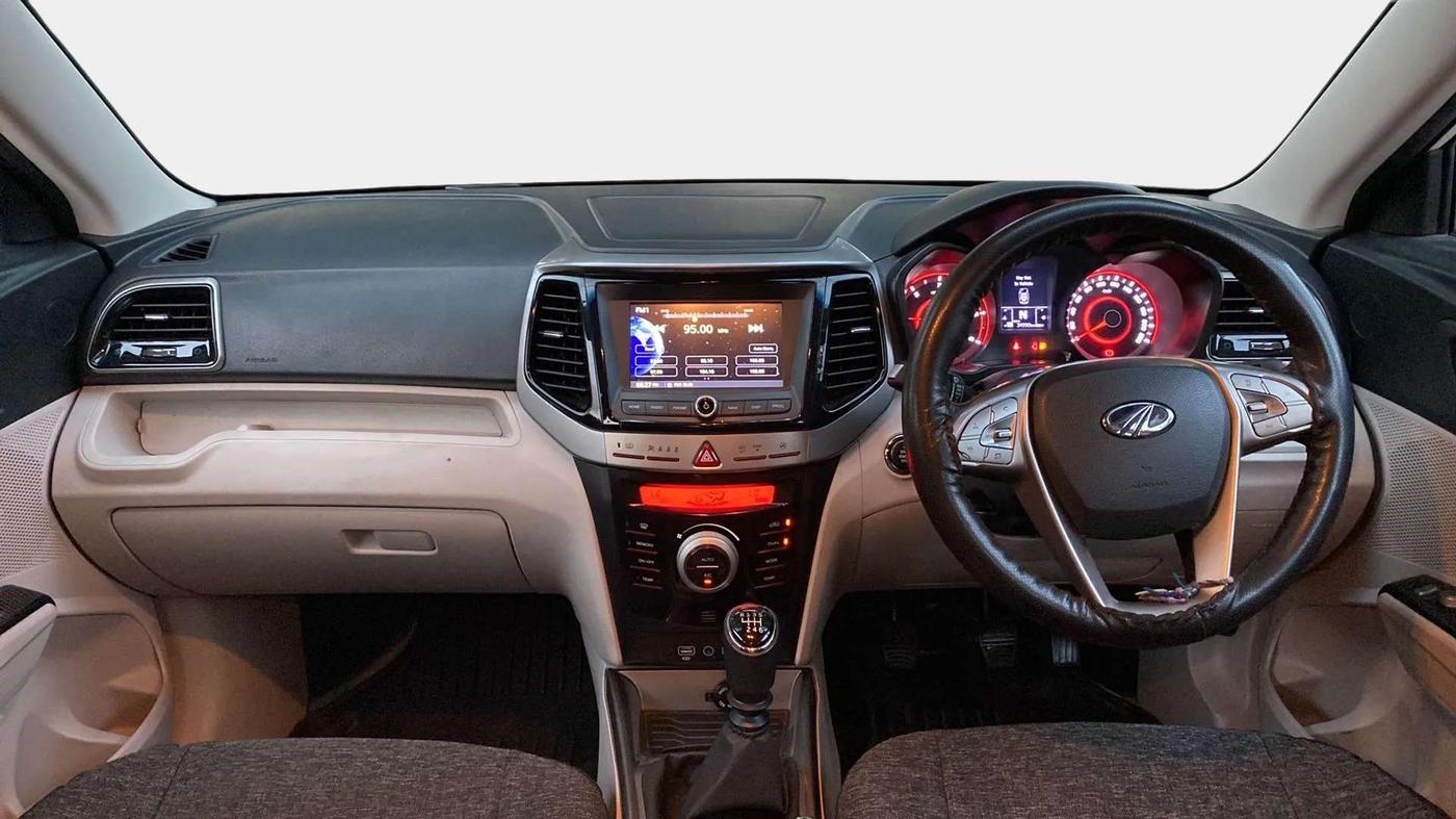 2021 Mahindra XUV300 W8 (O) 1.5 DIESEL, Diesel, Manual, 34,981 km, Dashboard