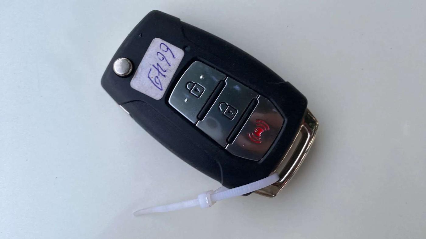 2021 Mahindra XUV300 W8 (O) 1.5 DIESEL, Diesel, Manual, 34,981 km, Key Close Up