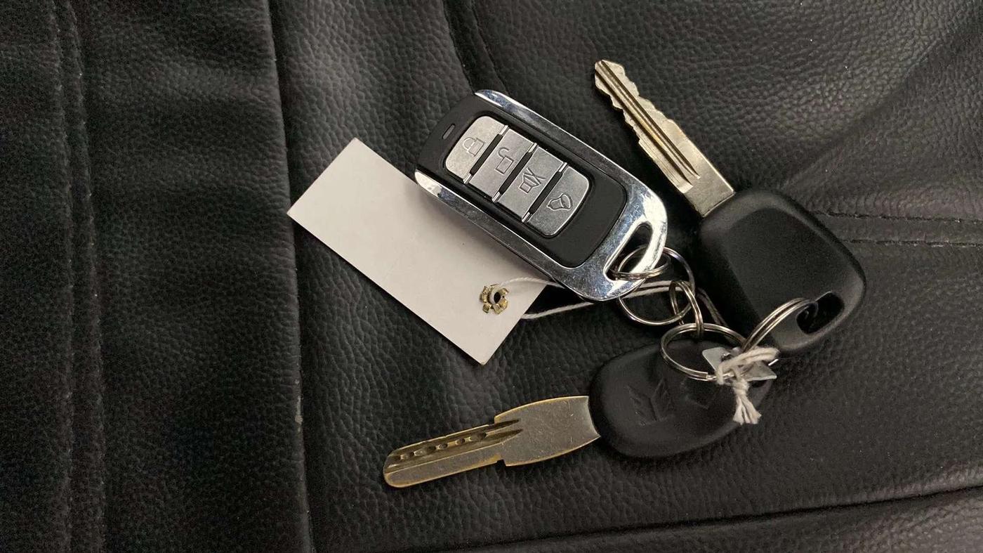 2016 Maruti Alto K10 VXI, Petrol, Manual, 43,854 km, Key Close Up
