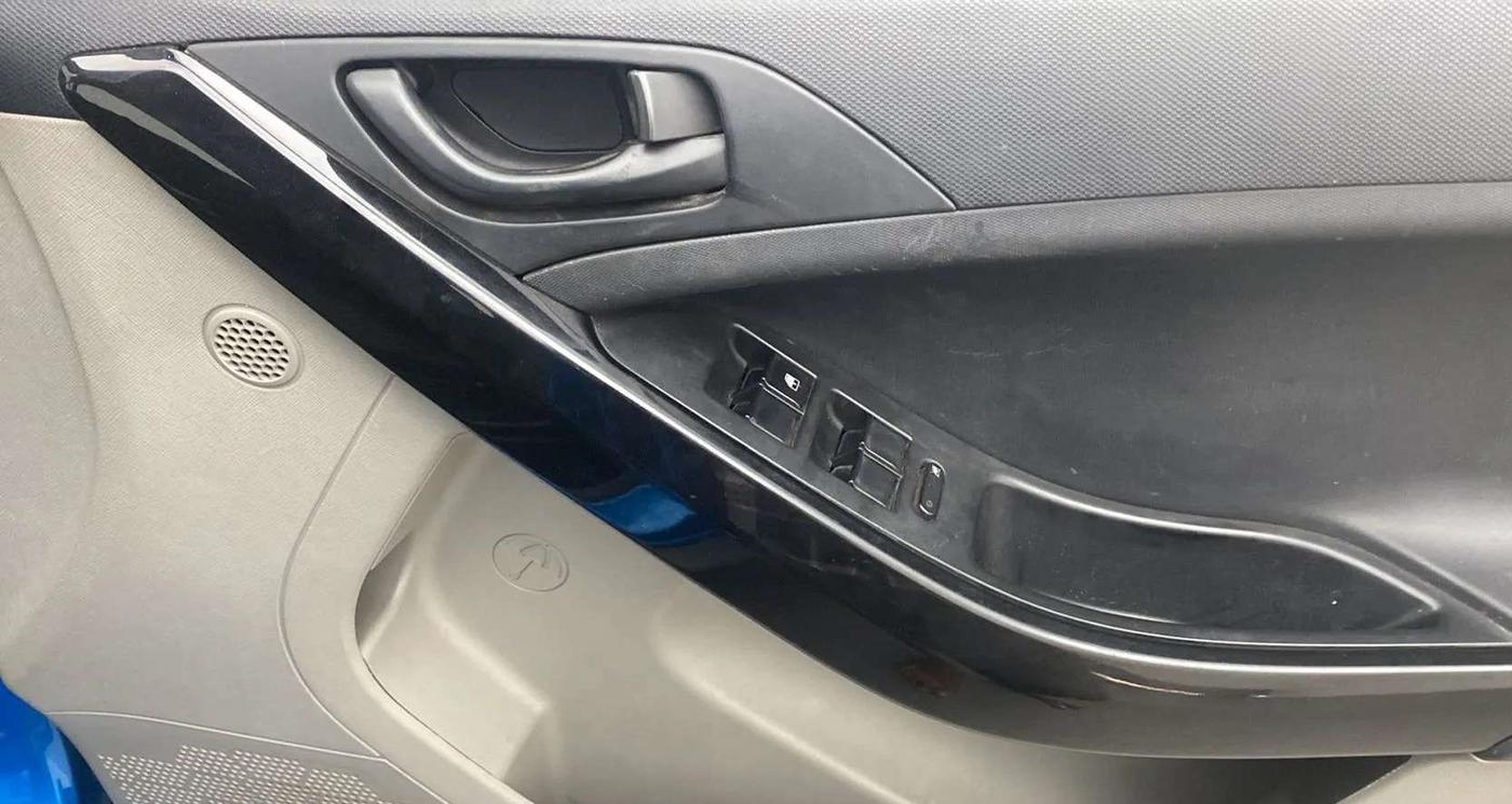 2018 Tata NEXON XMA PETROL, Petrol, Automatic, 22,432 km, Driver Side Door Panels Control