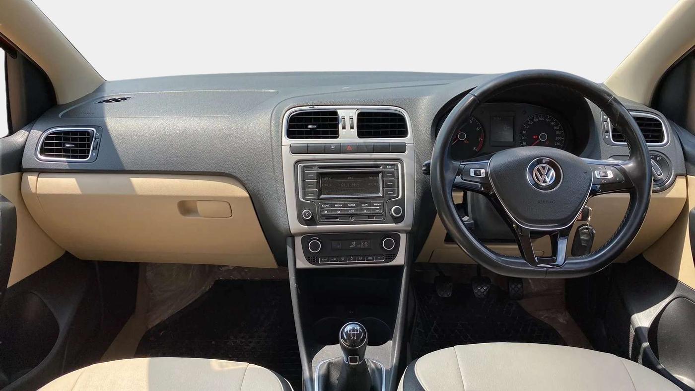 2016 Volkswagen Polo HIGHLINE1.2L, Petrol, Manual, 74,169 km, Dashboard