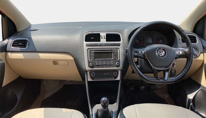 2016 Volkswagen Polo HIGHLINE1.2L, Petrol, Manual, 74,169 km, Dashboard