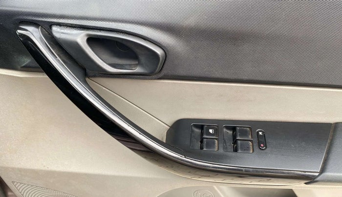 2018 Tata Tiago XT PETROL, Petrol, Manual, 35,497 km, Driver Side Door Panels Control