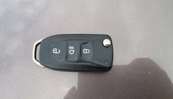 2018 Tata Tiago XT PETROL, Petrol, Manual, 35,497 km, Key Close Up