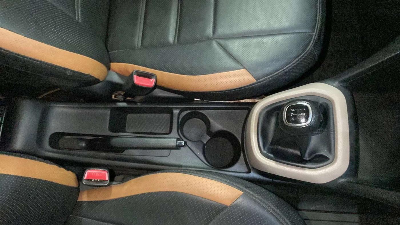 2016 Hyundai Grand i10 ASTA (O) 1.2 KAPPA VTVT, Petrol, Manual, 16,921 km, Gear Lever