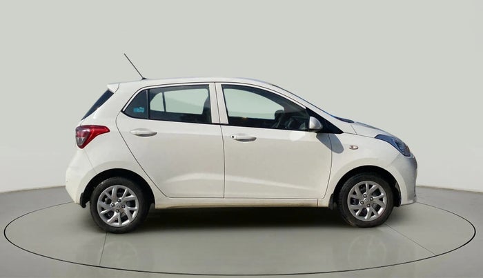 2017 Hyundai Grand i10 SPORTZ 1.2 KAPPA VTVT, Petrol, Manual, 17,354 km, Right Side