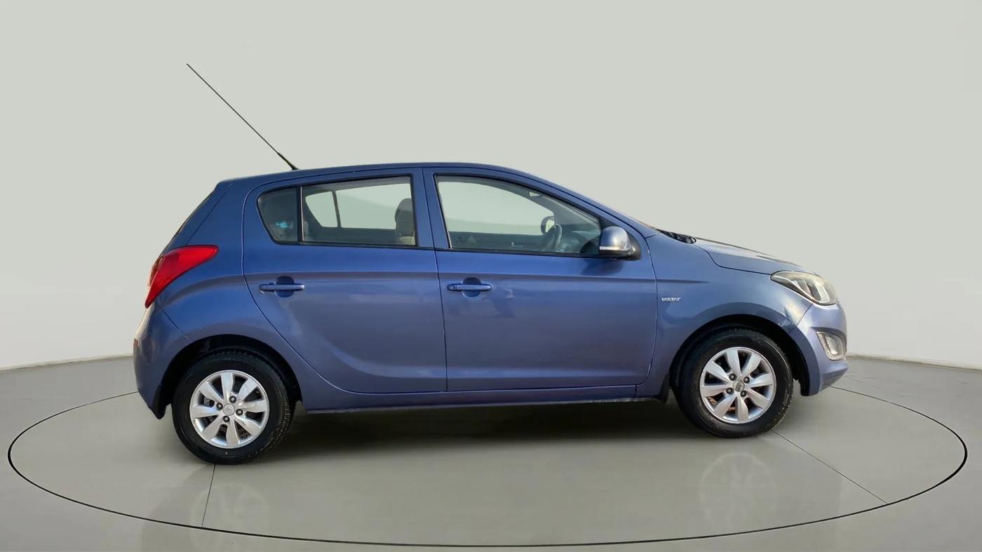 2014 Hyundai i20 SPORTZ 1.2, Petrol, Manual, 87,108 km, Right Side