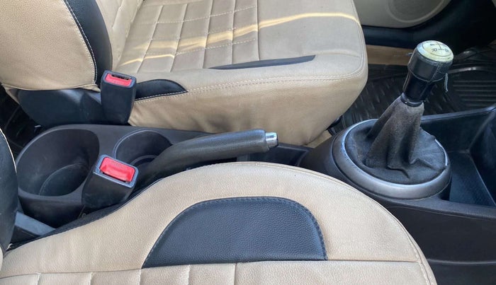 2014 Hyundai i20 SPORTZ 1.2, Petrol, Manual, 87,108 km, Gear lever - Boot cover slightly torn
