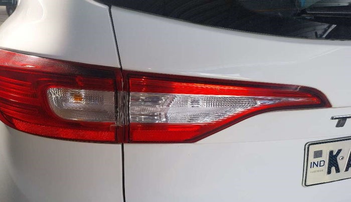 2019 Renault TRIBER RXZ, Petrol, Manual, 36,606 km, Left tail light - Minor damage