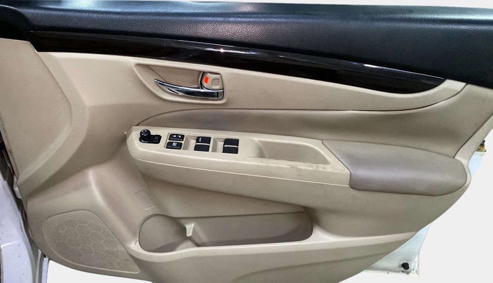 2016 Maruti Ciaz ZXI, Petrol, Manual, 49,967 km, Driver Side Door Panels Control